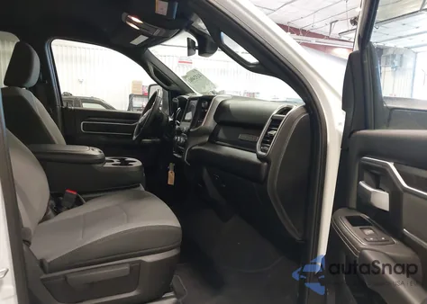 2024 Ram 2500 Big Horn 4X4 6'4 Box z USA, uszkodzony, nr VIN 3C6UR5DL9RG340353